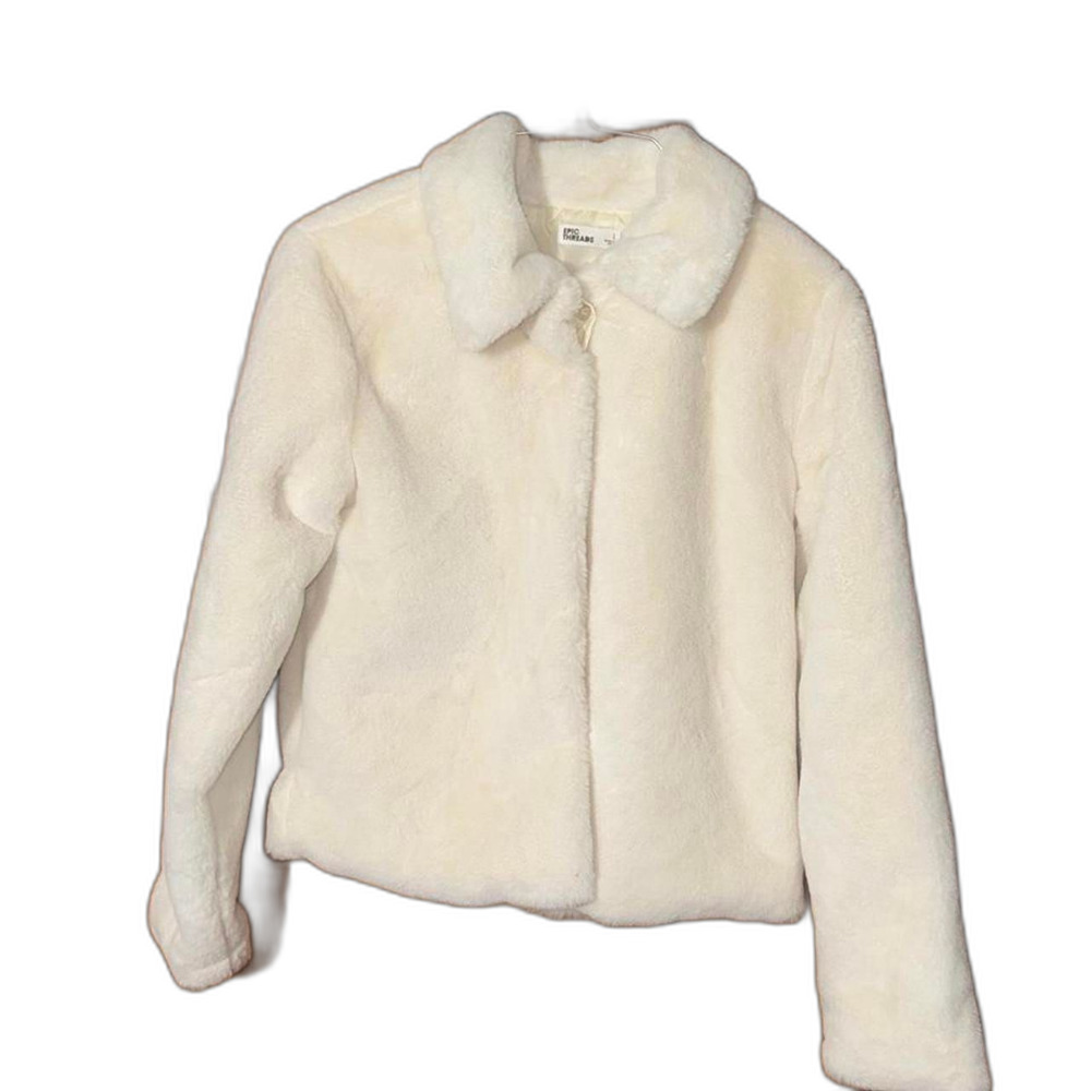 Women’s Epic Threads White faux Fur Jacket in a L